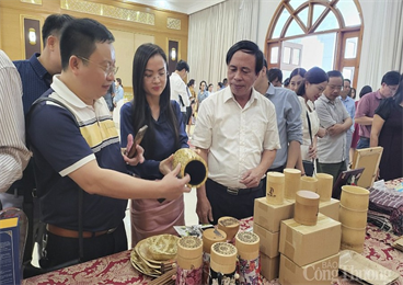 Lễ trao Giấy công nhận sản phẩm công nghiệp nông thôn tiêu biểu cấp tỉnh Nghệ An năm 2022